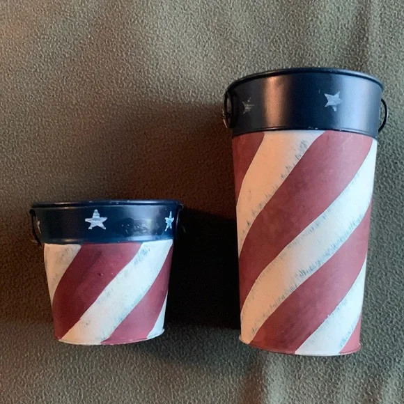 Set of 2 rustic Patriotic metal containers. Approx 8 1/2” x 5” and 4 1/2” x 5” - Picture 1 of 9